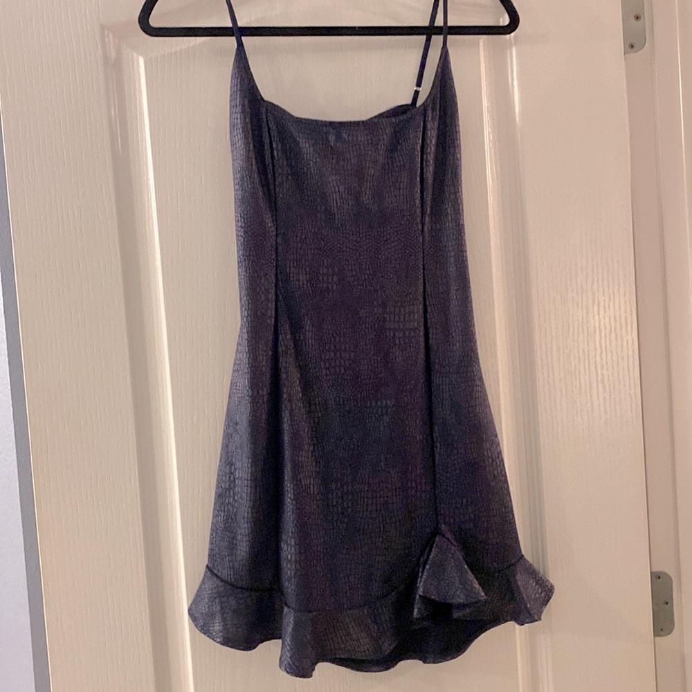 Lucy in the Sky navy dress. Snakeskin print. Ruffle hem. Size L.